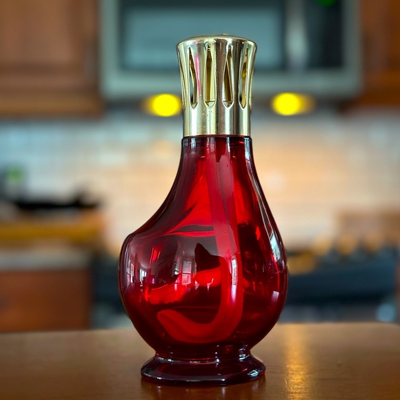 Red Lampe Berger - Picture 1 of 3